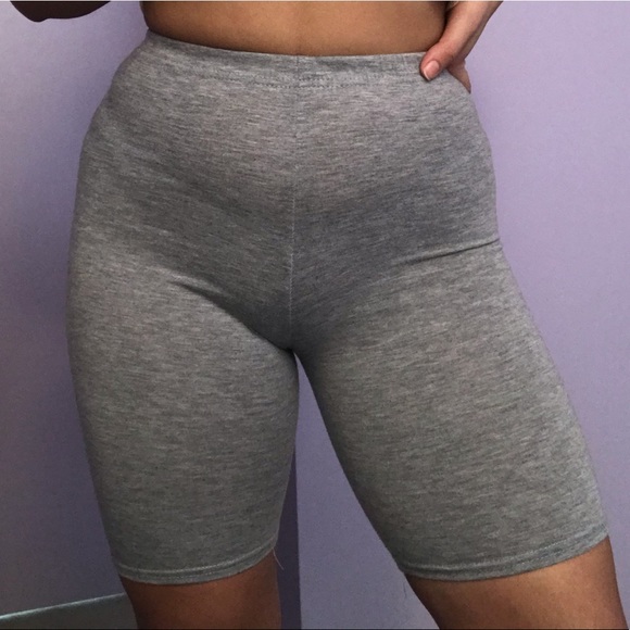 **SOLD** Pretty Little Thing Grey Biker Shorts - Picture 4 of 5